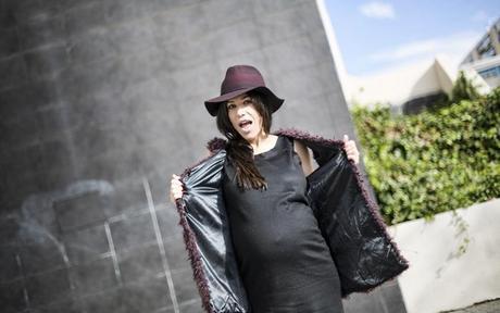 street style barbara crespo burgundy and black the corner shop vest hat marc by marc jacobs fashion blogger outfit blog de moda