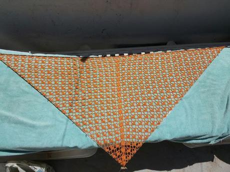 Bloqueando chales de ganchillo