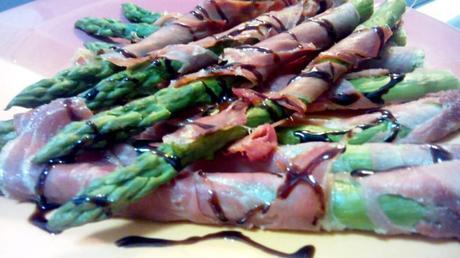 Espárragos abrigados en jamón – Asparagi al prosciutto asparagoprosciutto
