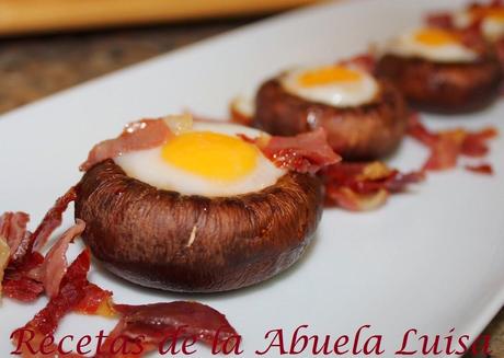 CHAMPIÑONES RELLENOS DE HUEVO DE CODORNIZ