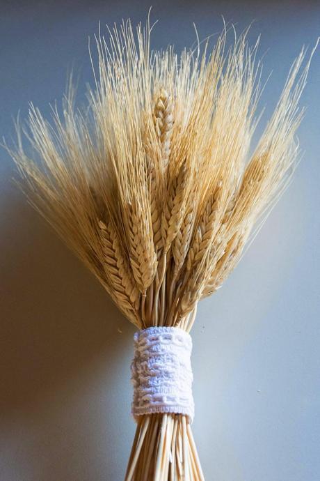 ramo de espigas con puño de encaje