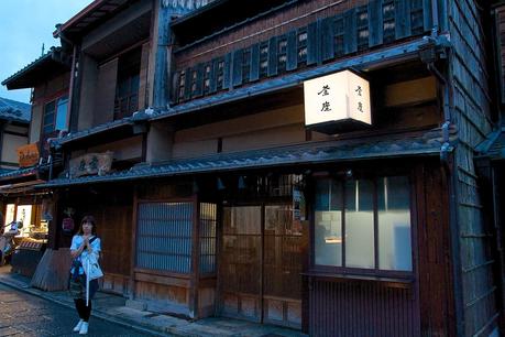 LA RUTA NIPONA: KYOTO (II) - MADERA HÚMEDA, ANOCHECERES AZULES