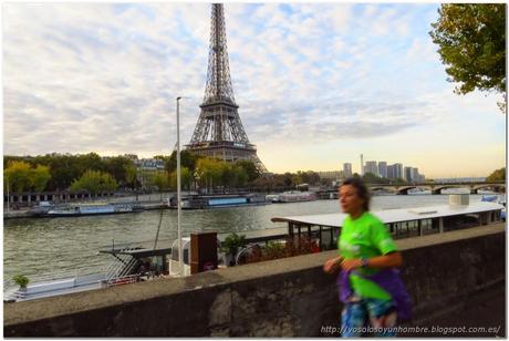 Corriendo por la rivera del Sena en Paris