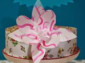 Tarta nata, frutos bosque ganaché chocolate decorada papel fondant