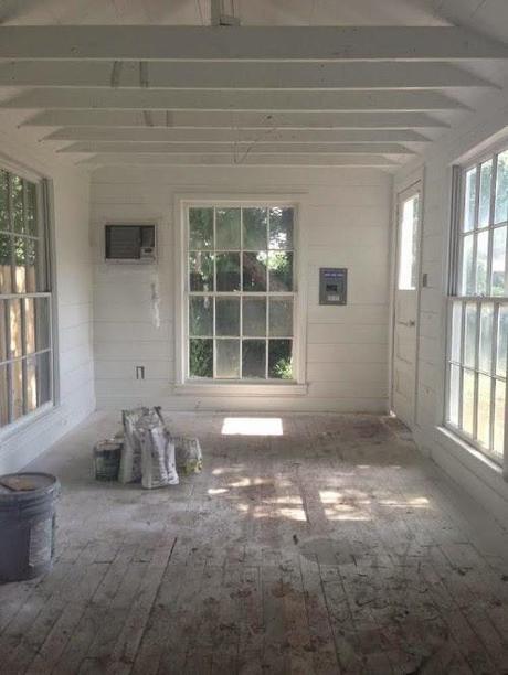 ANTES/DESPUÉS: DE CABAÑA RUINOSA A ESTUDIO ACOGEDOR LLENO DE ENCANTO