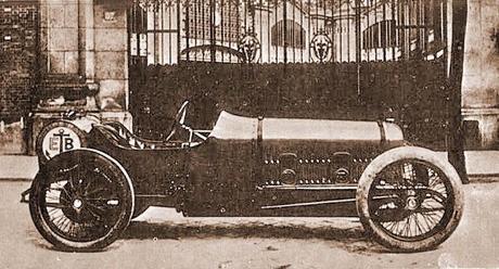 Un auto francés en las 500 Millas de Indianápolis