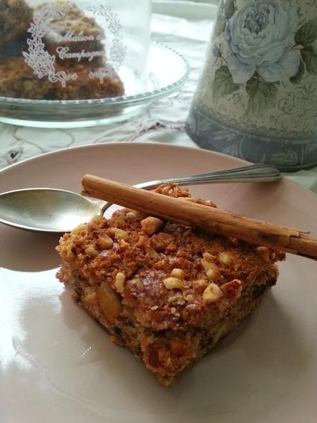 BIZCOCHO DE CIRUELAS CON AVELLANAS Y ALMENDRAS