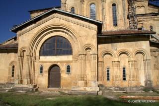 DETALLE DE LA IGLESIA DEDICADA A LA VIRGEN EN EL MONASTERIO DE GELATI EN KUTAISI