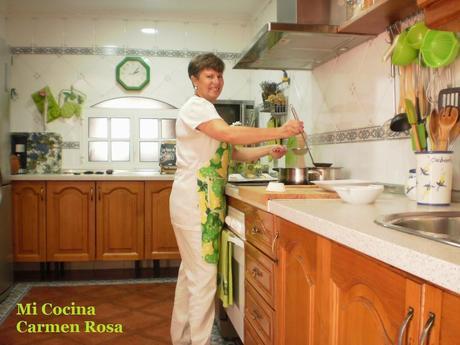 LANGOSTINOS MARINADOS EN SALSA DE SOJA Y LIMON CON CRUJIENTE DE PAN DE GAMBAS ACOMPAÑADOS DE SALSA DE MANGO Y CURRY