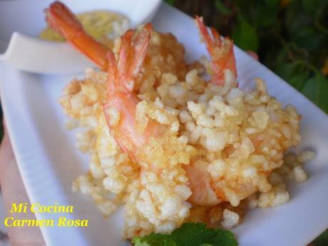 LANGOSTINOS MARINADOS EN SALSA DE SOJA Y LIMON CON CRUJIENTE DE PAN DE GAMBAS ACOMPAÑADOS DE SALSA DE MANGO Y CURRY