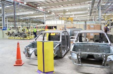 Repunta la producción de autos pero siguen en caída los patentamientos