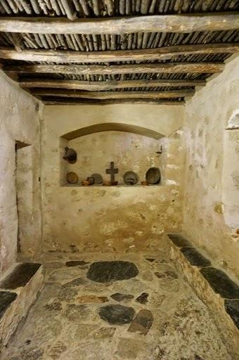 El diminuto monasterio de El Palancar