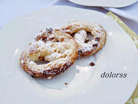 Lazos de hojaldre con avellanas