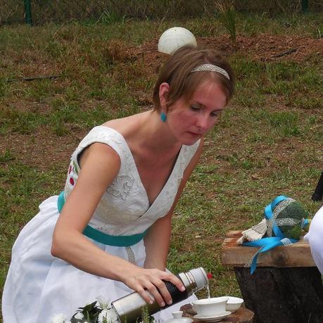 La historia de un vestido de boda minimalista El vestido en la ceremonia de té