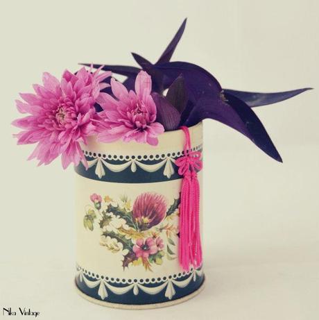 diy, hazlo tu mismo, arreglo floral, bote metalico, flores,