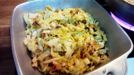 repollo al horno con panceta y picatostes