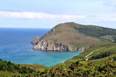 Falda-pantalón: River Island / Top, abrigo y camisa: Stra...