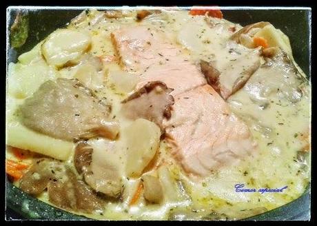 Salmón con setas y patatas en salsa de crema de soja