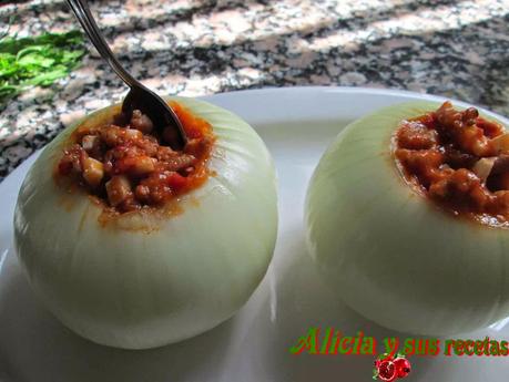 CEBOLLAS RELLENAS EN SALSA A LA SIDRA