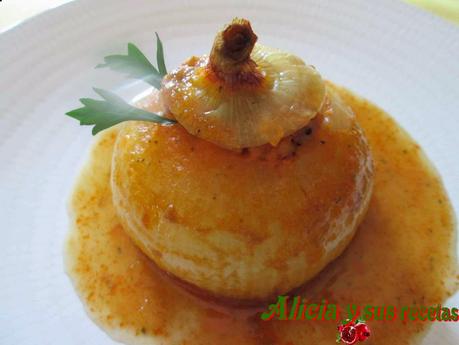 CEBOLLAS RELLENAS EN SALSA A LA SIDRA