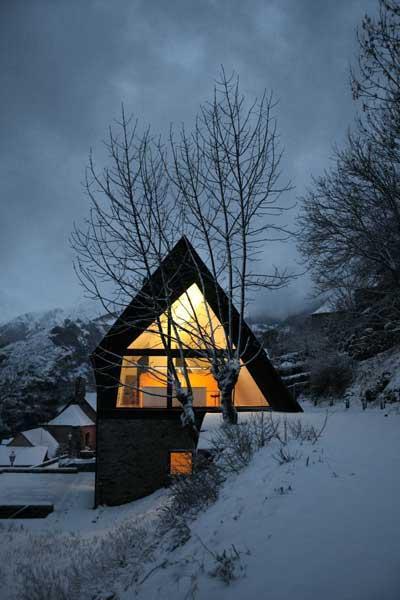 Una casa en la montaña