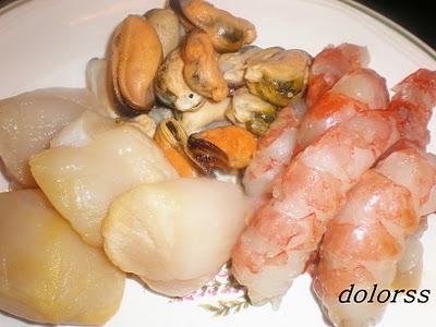 CUCURUCHOS DE MARISCO CON SALSA DE NÉCORAS