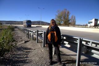 BEA EN LA AUTOVÍA DONDE NOS DEJA LA MARSHRUTKA CERCA DE GORI