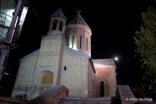 IGLESIA DE TBILISI POR LA NOCHE