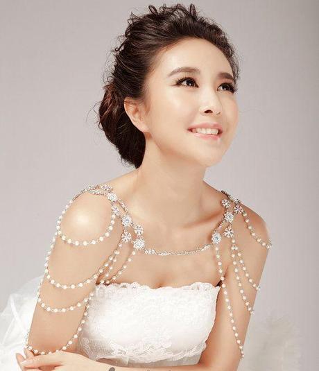 collar sobre los hombros