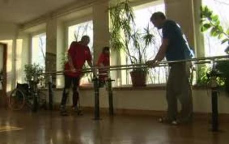 Células madre hacen caminar a un hombre