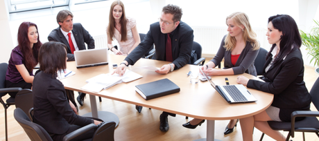 8 Tips para brillar en tu trabajo bajo la lupa de un experto en RH