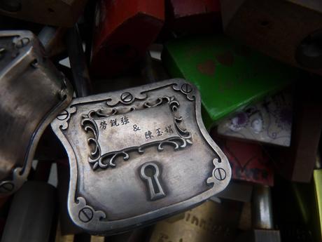 El puente del “amor” (candados) en Colonia