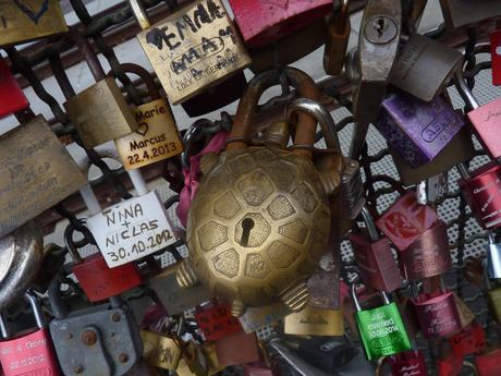 El puente del “amor” (candados) en Colonia