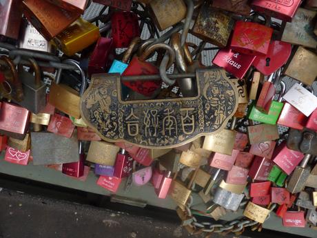 El puente del “amor” (candados) en Colonia