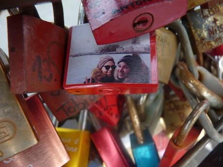 El puente del “amor” (candados) en Colonia
