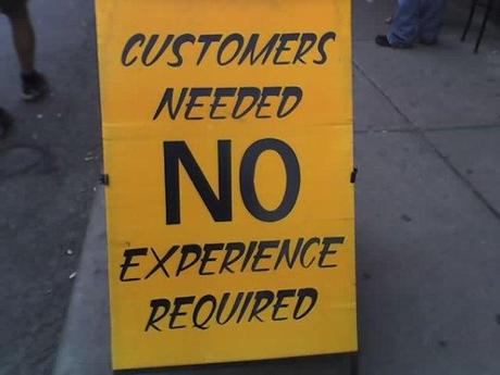 redes sociales satisfaccion del cliente sindrome dr house