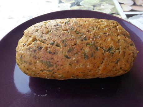 Ensalada de kebab vegano con salsa de eneldo