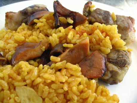 ARROZ AL HORNO CON NÍSCALOS Y COSTILLAS DE CERDO.