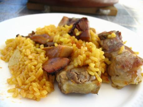 ARROZ AL HORNO CON NÍSCALOS Y COSTILLAS DE CERDO.