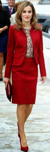 Dña. Letizia, rojo pasión en flor, en Portugal