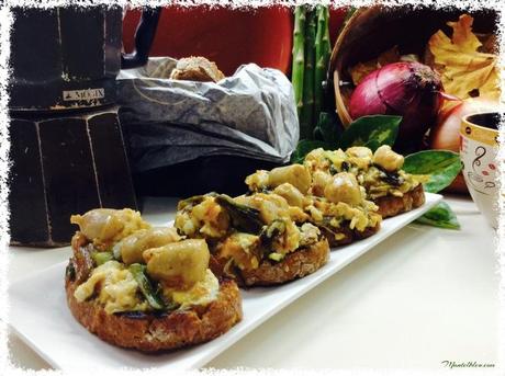 Tosta de revuelto de ajos tiernos con salchichas blancas 2