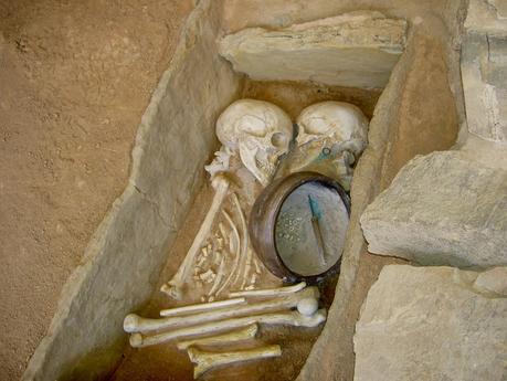 Tumbas argáricas: tematización arqueológica