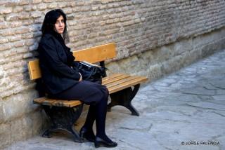 CHICA DE LUTO EN LA IGLESIA JVARIS MAMA, TBILISI