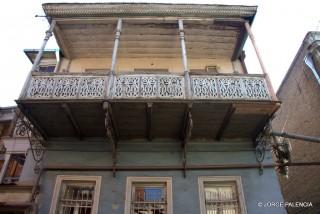 BALCÓN DE UNA CASA EN LA CALLE JERUSALEM, TBILISI