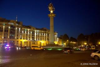 FREDOM SQUARE POR LA NOCHE, TBILISI