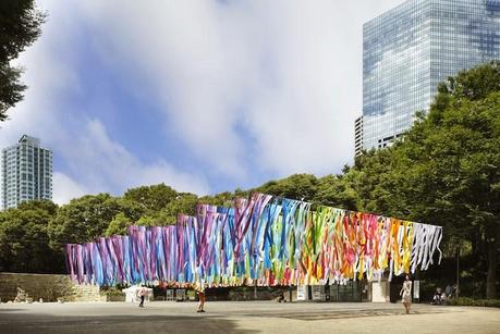 100 colores en 1875 trozos de tela en Tokio