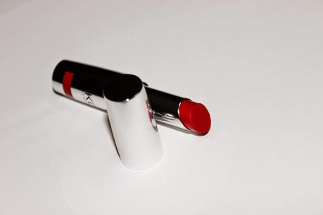 Dale a tus labios un rojo duradero por muy poco