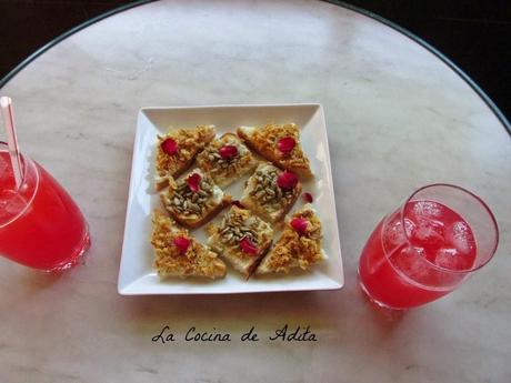 CANAPES, CON CRUJIENTE DE CEBOLLA, Y PIPAS