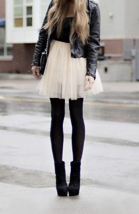 Looks Street: Black leather Jacket