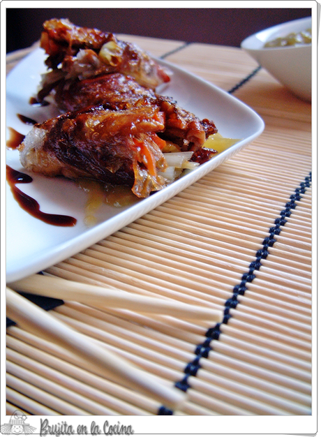 Rollitos del bosque con salsa de peras